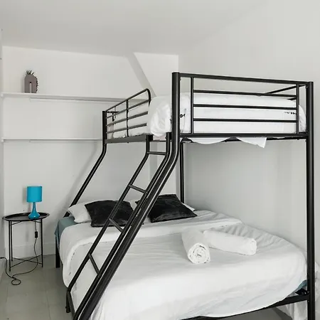 Chic And Comfortable Apart In * Paris
